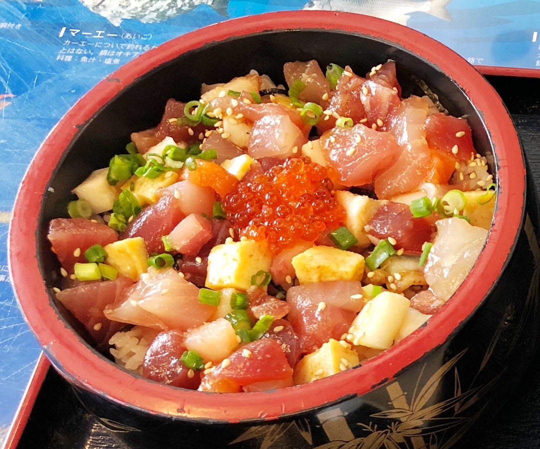 魚まる海鮮丼實拍